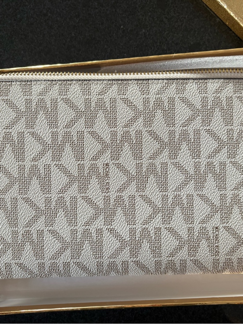 Michael Kors Vanilla and Gold Jet Set Charm Tag - Picture 2 of 4
